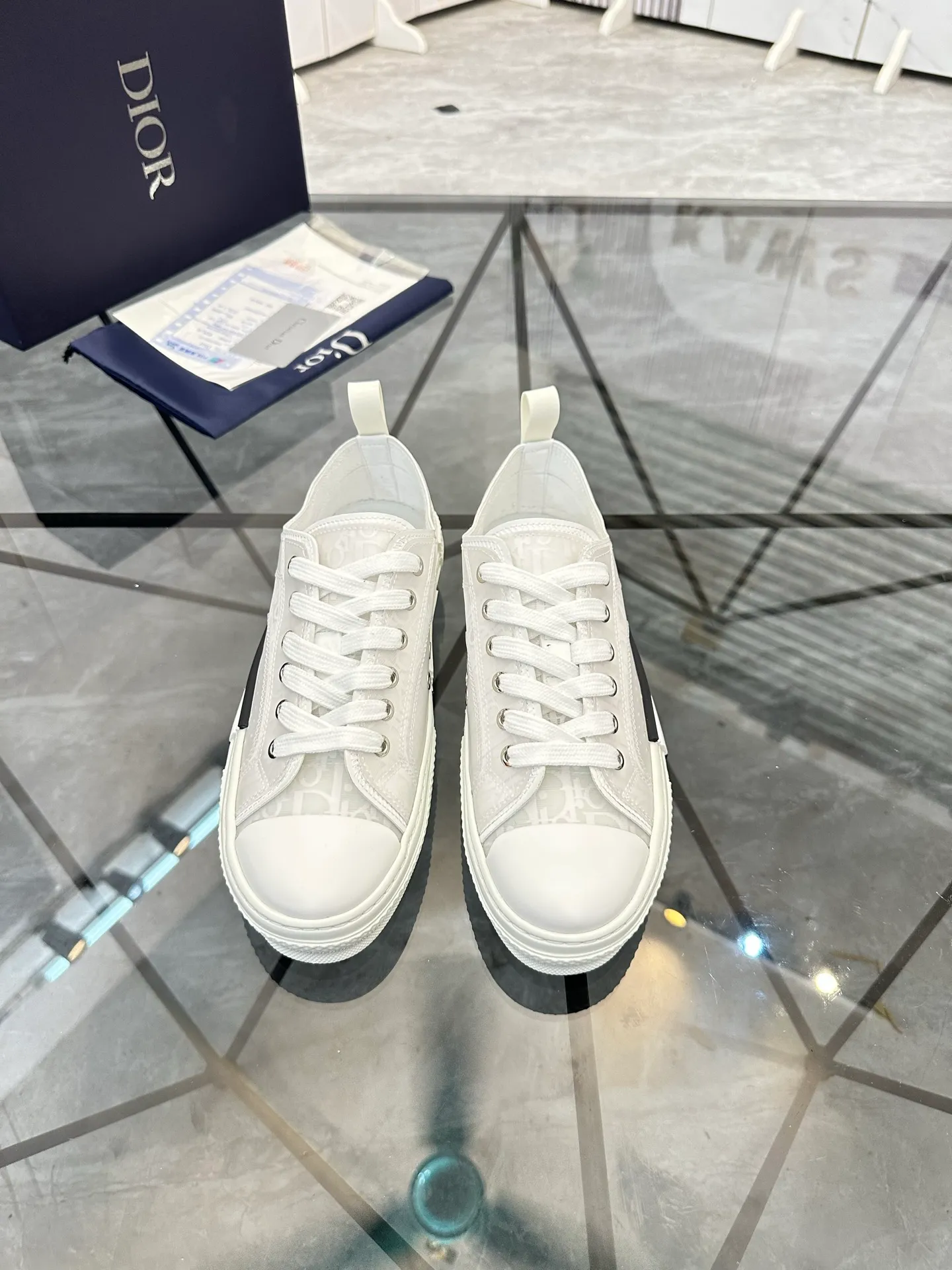 Selling men's shoes 💰: 💰P400¥ Product trademark: Dio* "Dior*" low-top casual shoes Regular size: 36-45 (can be customized to 46) Couple style B23 Product materials: Upper imported original fabric, breathable lining, original outsole. No.: 007